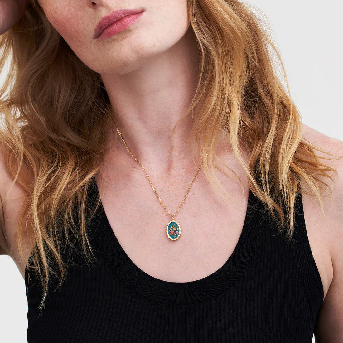 Fable - Roses Vintage framed Necklace - Gold