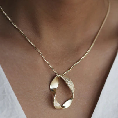 Arise Necklace in Gold - Tutti & Co.
