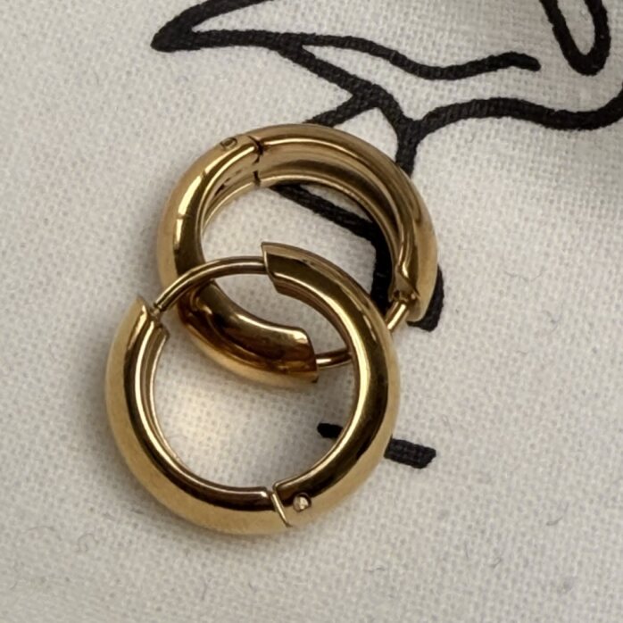 Black Flamingo - Mimi Hoops