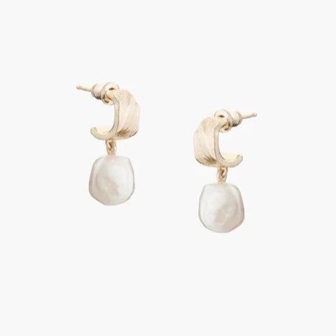 Freshwater Pearl Earrings in Gold