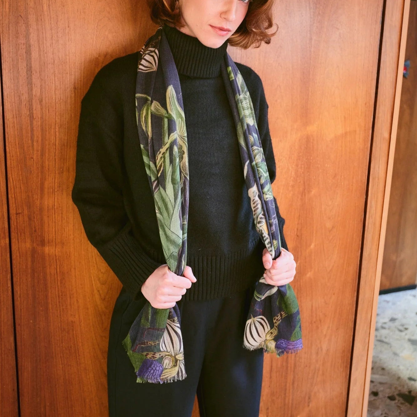 Orchid Black Wool Scarf