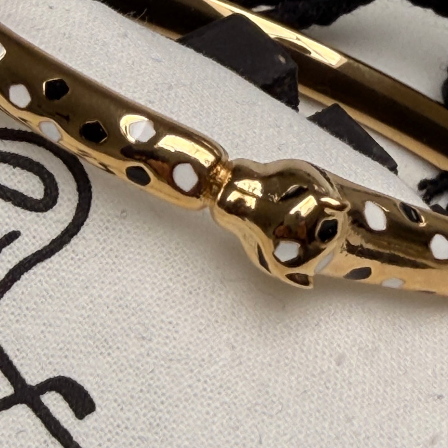 Black Flamingo - Leo Bangle