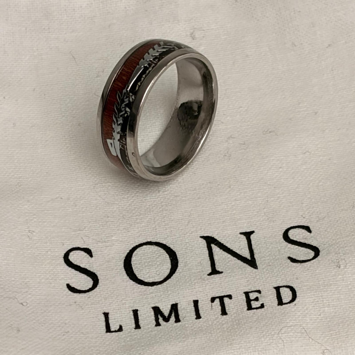 Solid Steel/Wood Arrow Ring