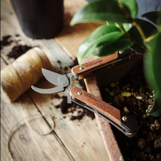 Gentlemen's Hardware 6-in-1 Garden Multi Tool