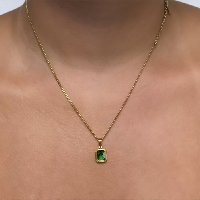 Black Flamingo - Em necklace - Green Gemstone